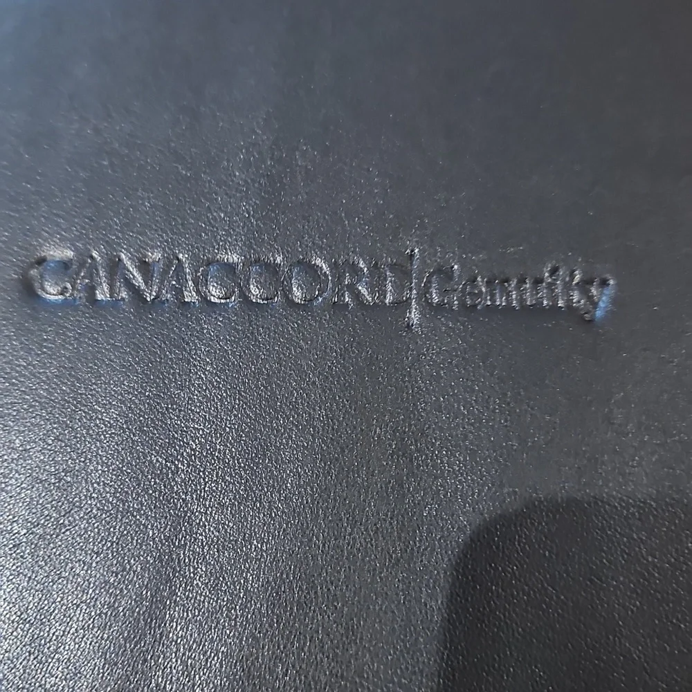 TUMI Leather Passport Case And Wallet - Picture 3 of 9